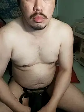 Snapshot of DetectiveJr chatting on February 18, 4:48 am DetectiveJr online show from February 18, 4:48 am