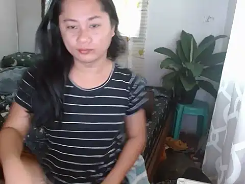 Snapshot of Sweet_amberxyz18 chatting on April 20, 3:42 am Sweet amberxyz18 online show from April 20, 3:42 am
