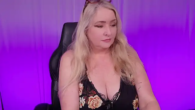 KatDSinclair online show from March 17, 4:01 pm