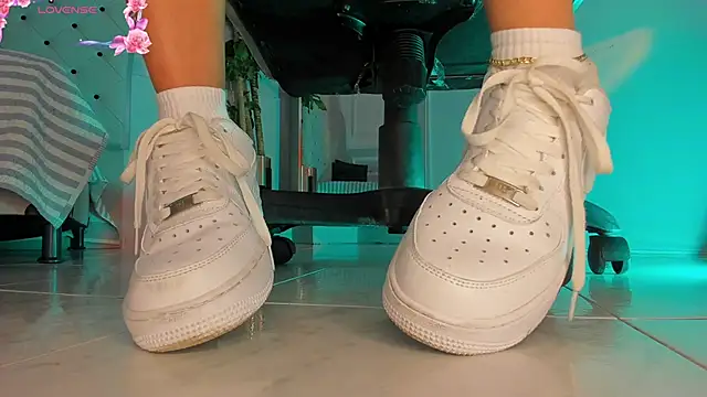 charlotte  grey online show from January 31, 7:45 pm