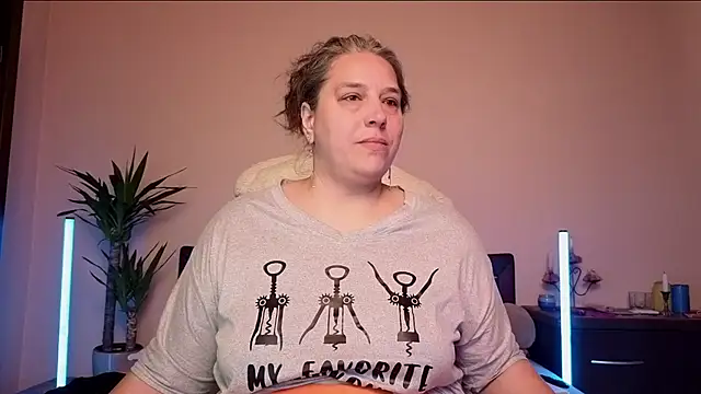 Snapshot of Niter chatting on February 8, 6:22 pm Niter online show from February 8, 6:22 pm