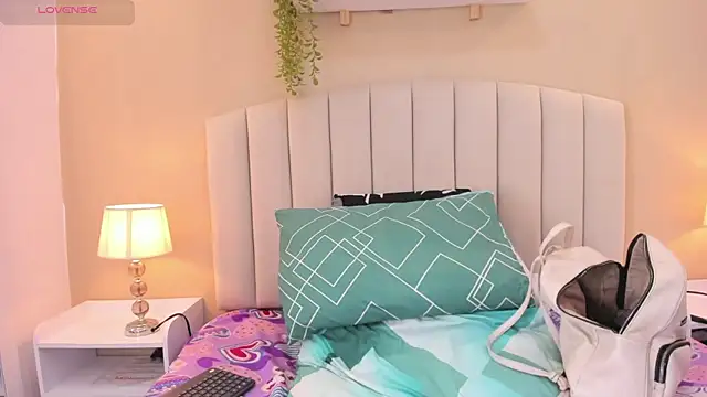 Mia thompson 19 online show from January 9, 5:59 pm