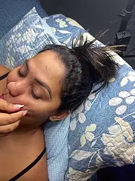 Snapshot of mayemarc chatting on December 28, 2:33 am mayemarc online show from December 28, 2:33 am