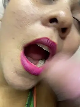 Snapshot of mayemarc chatting on November 28, 6:43 pm mayemarc online show from November 28, 6:43 pm