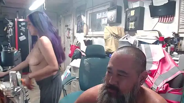 Snapshot of tmoc6693 chatting on December 2, 11:37 am tmoc6693 online show from December 2, 11:37 am