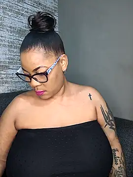 ExclusiveLeexx online show from March 4, 5:24 pm