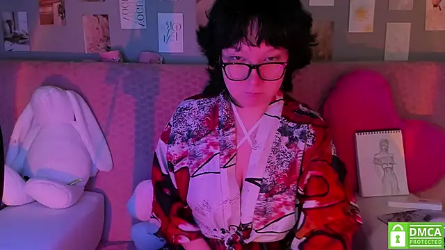 Snapshot of dreamgirllovee chatting on March 6, 12:21 am dreamgirllovee online show from March 6, 12:21 am