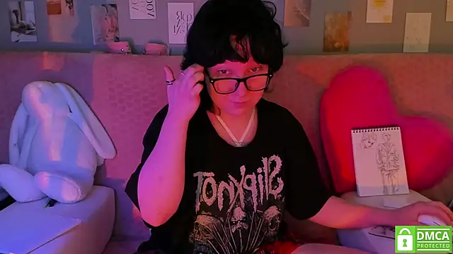 Snapshot of dreamgirllovee chatting on March 15, 6:36 am dreamgirllovee online show from March 15, 6:36 am