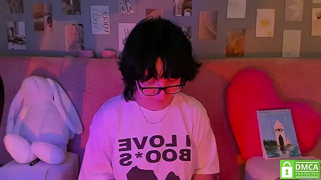 Snapshot of dreamgirllovee chatting on March 21, 6:05 am dreamgirllovee online show from March 21, 6:05 am