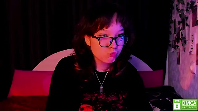 Snapshot of dreamgirllovee chatting on October 22, 10:09 pm dreamgirllovee online show from October 22, 10:09 pm