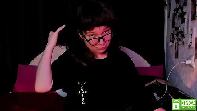 Snapshot of dreamgirllovee chatting on November 1, 1:29 am dreamgirllovee online show from November 1, 1:29 am