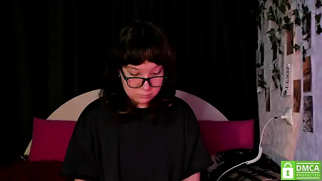 Snapshot of dreamgirllovee chatting on November 8, 2:12 am dreamgirllovee online show from November 8, 2:12 am