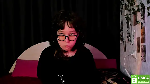 Snapshot of dreamgirllovee chatting on November 10, 1:59 am dreamgirllovee online show from November 10, 1:59 am