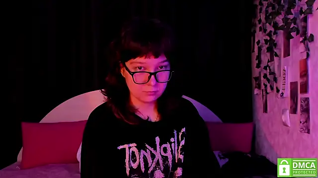 Snapshot of dreamgirllovee chatting on November 10, 10:42 pm dreamgirllovee online show from November 10, 10:42 pm