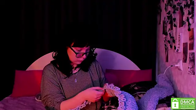 Snapshot of dreamgirllovee chatting on December 2, 11:23 pm dreamgirllovee online show from December 2, 11:23 pm