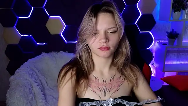 Snapshot of LitaBrom chatting on December 19, 4:23 am LitaBrom online show from December 19, 4:23 am