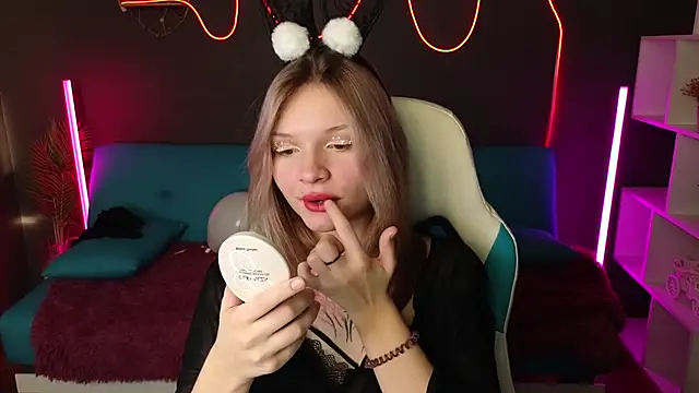 Snapshot of LitaBrom chatting on December 20, 4:42 am LitaBrom online show from December 20, 4:42 am