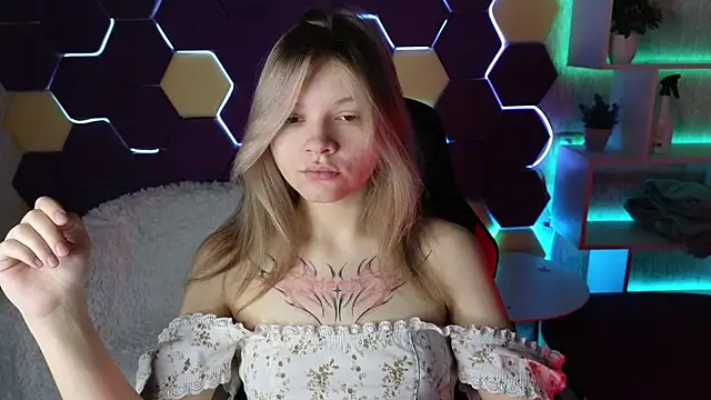 Snapshot of LitaBrom chatting on December 30, 1:15 am LitaBrom online show from December 30, 1:15 am