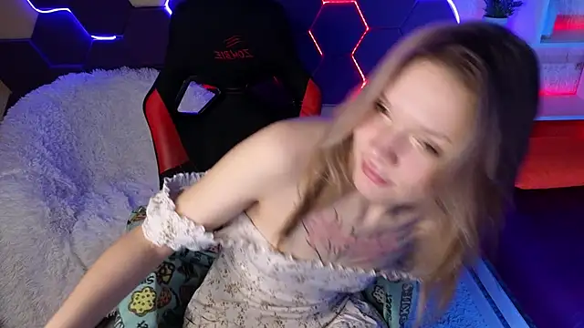 Snapshot of LitaBrom chatting on January 18, 11:32 am LitaBrom online show from January 18, 11:32 am