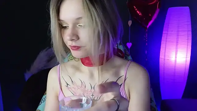 Snapshot of LitaBrom chatting on February 14, 4:15 am LitaBrom online show from February 14, 4:15 am