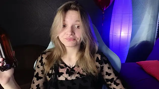 Snapshot of LitaBrom chatting on February 23, 8:06 am LitaBrom online show from February 23, 8:06 am