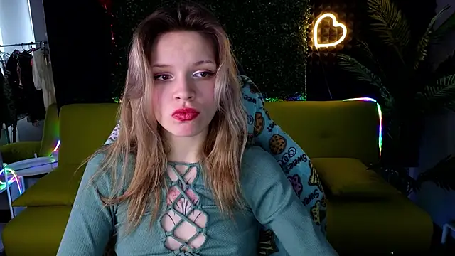 Snapshot of LitaBrom chatting on March 13, 7:53 am LitaBrom online show from March 13, 7:53 am