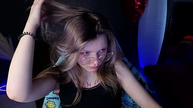 Snapshot of LitaBrom chatting on March 15, 4:13 am LitaBrom online show from March 15, 4:13 am