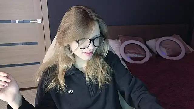 Snapshot of LitaBrom chatting on October 18, 2:03 am LitaBrom online show from October 18, 2:03 am