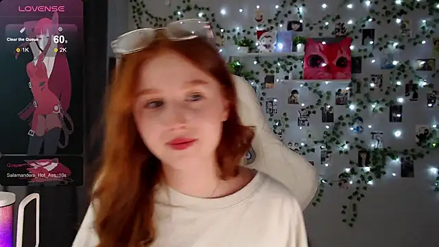 Snapshot of Meow_babe chatting on December 18, 12:29 pm Meow babe online show from December 18, 12:29 pm