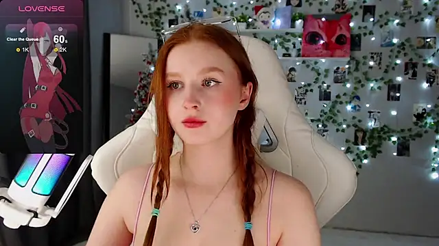 Snapshot of Meow_babe chatting on December 22, 1:33 pm Meow babe online show from December 22, 1:33 pm