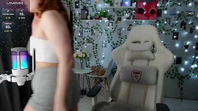 Snapshot of Meow_babe chatting on January 8, 3:51 am Meow babe online show from January 8, 3:51 am