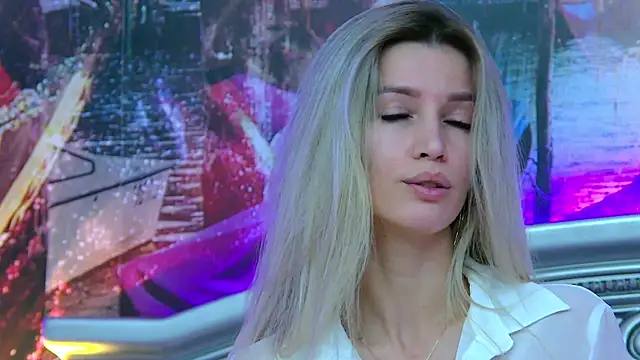 IvySamek online show from October 6, 6:16 pm