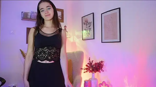 Gia Paige18 online show from October 31, 9:10 am