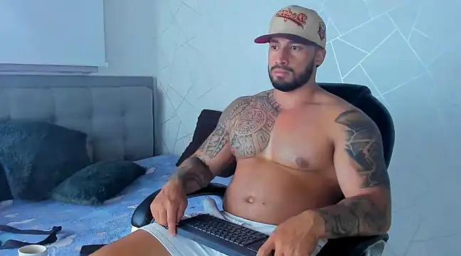 Snapshot of Cristian_Walker chatting on February 7, 11:55 pm Cristian Walker online show from February 7, 11:55 pm