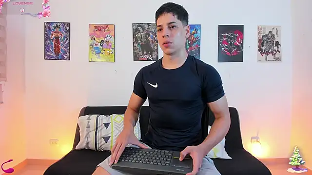 jonathanjoestar  online show from December 19, 9:55 pm