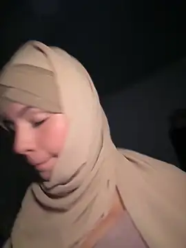 lalilamassu1 online show from April 10, 12:10 pm