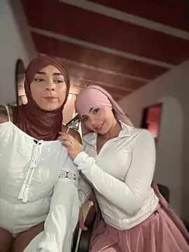 lalilamassu1 online show from April 18, 7:29 pm