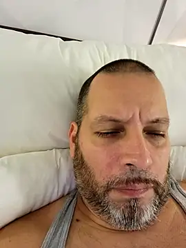 Snapshot of Just2much chatting on December 4, 3:05 am Just2much online show from December 4, 3:05 am