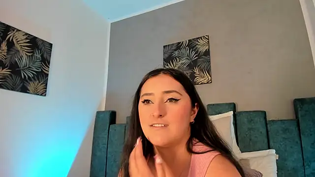 Kathia Morelli online show from May 7, 1:16 pm
