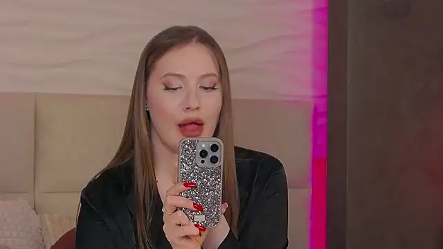 Snapshot of ChloeMarsch chatting on January 31, 8:43 am ChloeMarsch online show from January 31, 8:43 am