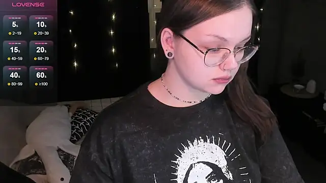 EvaBae online show from December 9, 3:44 pm