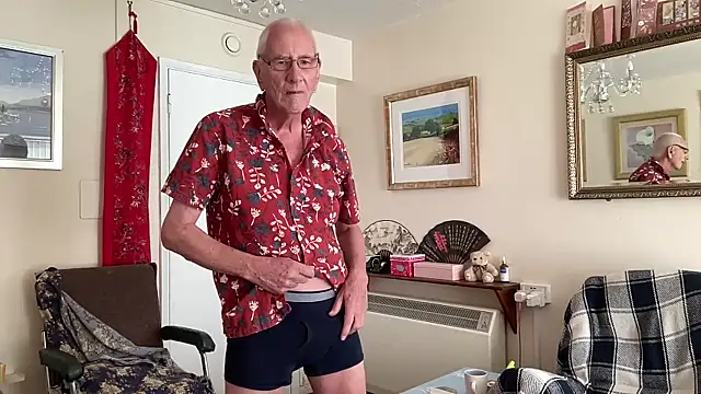 Snapshot of cutaboverest chatting on October 2, 2:57 pm cutaboverest online show from October 2, 2:57 pm