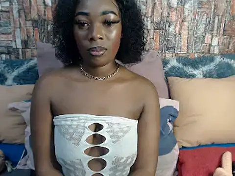 Snapshot of Foxy_African chatting on January 25, 2:15 am Foxy African online show from January 25, 2:15 am