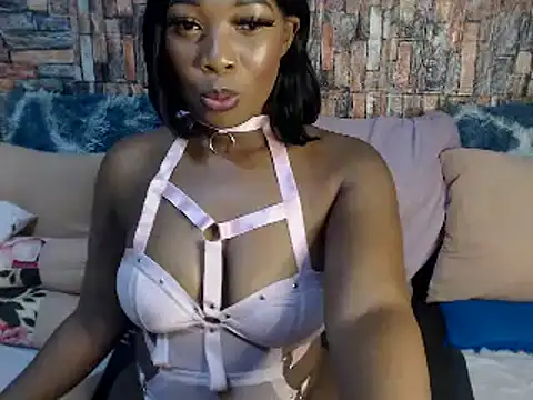 Snapshot of Foxy_African chatting on February 27, 2:42 am Foxy African online show from February 27, 2:42 am