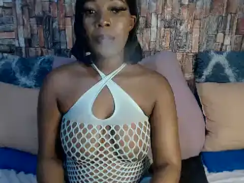 Snapshot of Foxy_African chatting on March 17, 11:53 am Foxy African online show from March 17, 11:53 am