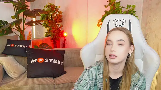 Snapshot of Linda054 chatting on December 14, 6:09 pm Linda054 online show from December 14, 6:09 pm