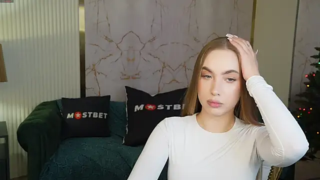 Snapshot of Linda054 chatting on December 15, 3:42 pm Linda054 online show from December 15, 3:42 pm