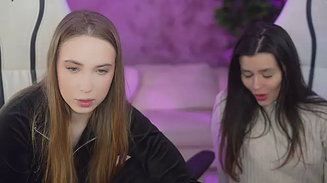 Snapshot of Linda054 chatting on February 16, 12:30 am Linda054 online show from February 16, 12:30 am