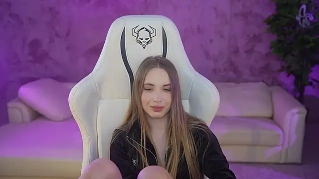 Snapshot of Linda054 chatting on February 16, 3:58 am Linda054 online show from February 16, 3:58 am