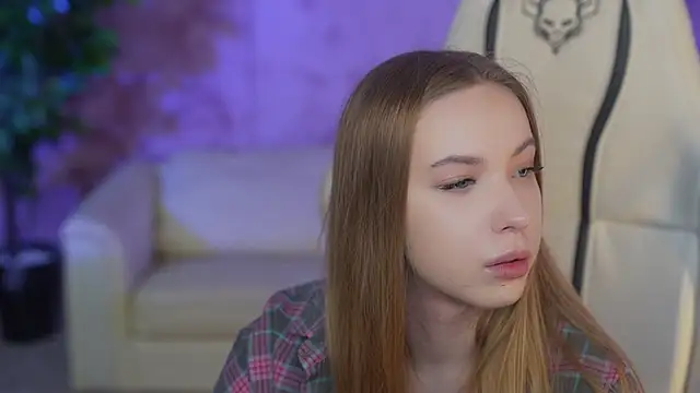 Snapshot of Linda054 chatting on March 21, 8:06 am Linda054 online show from March 21, 8:06 am